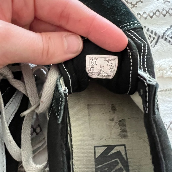 Vans - Picture 2 of 2